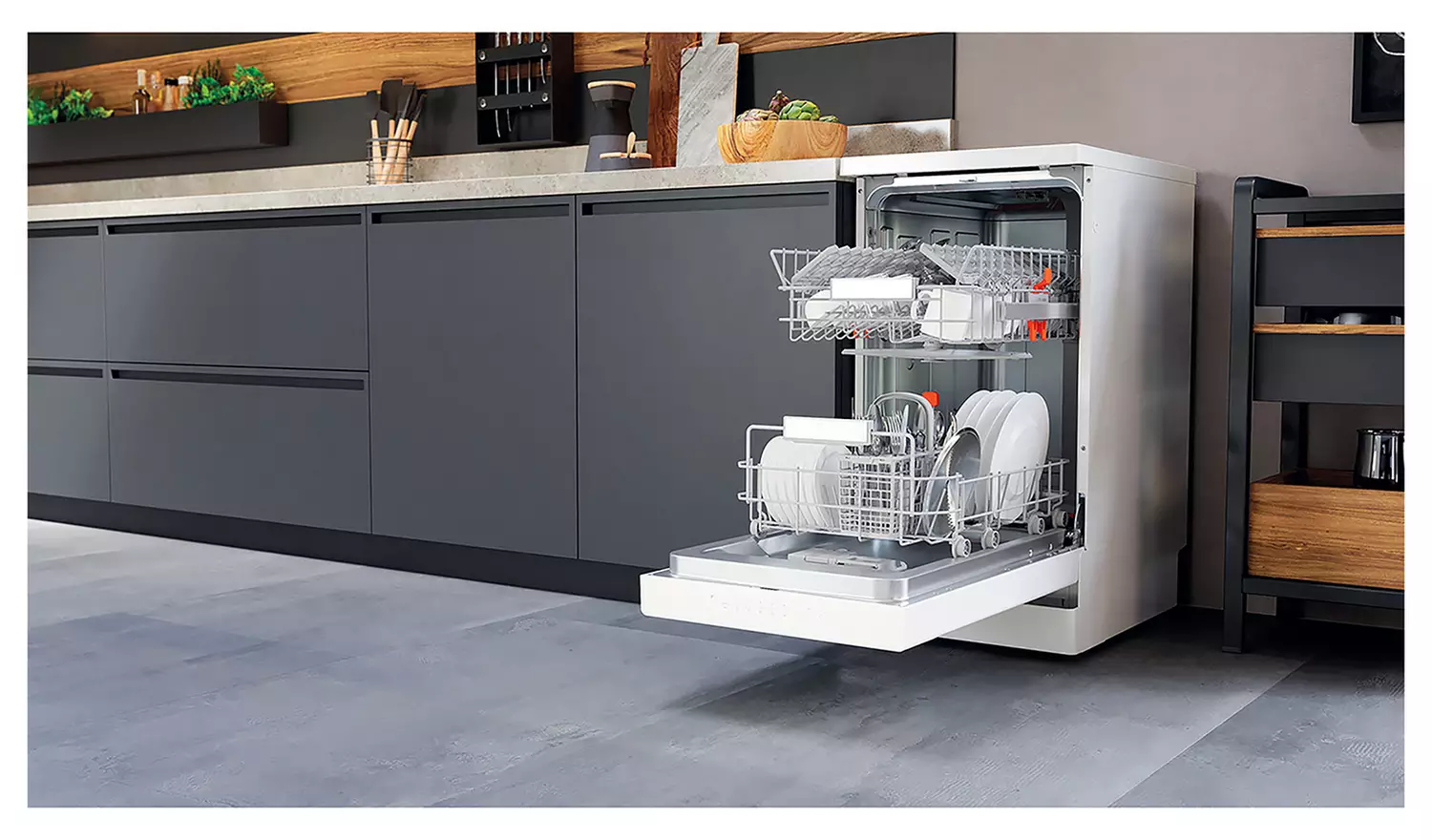 Hotpoint HSFO 3T223 W UK N Slimline Dishwasher - White