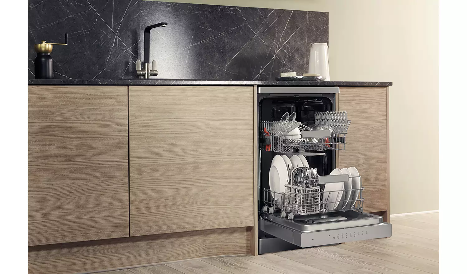 Hotpoint HSFO3T223WXUK Slimline Dishwasher - Stainless Steel