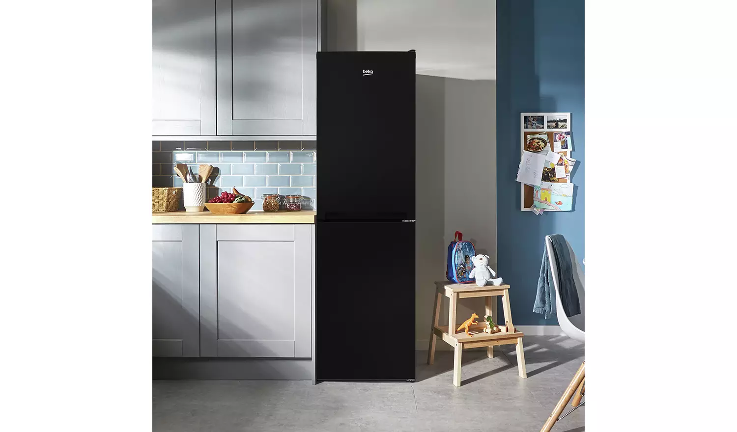 Beko CFG4582B Freestanding Fridge Freezer - Black