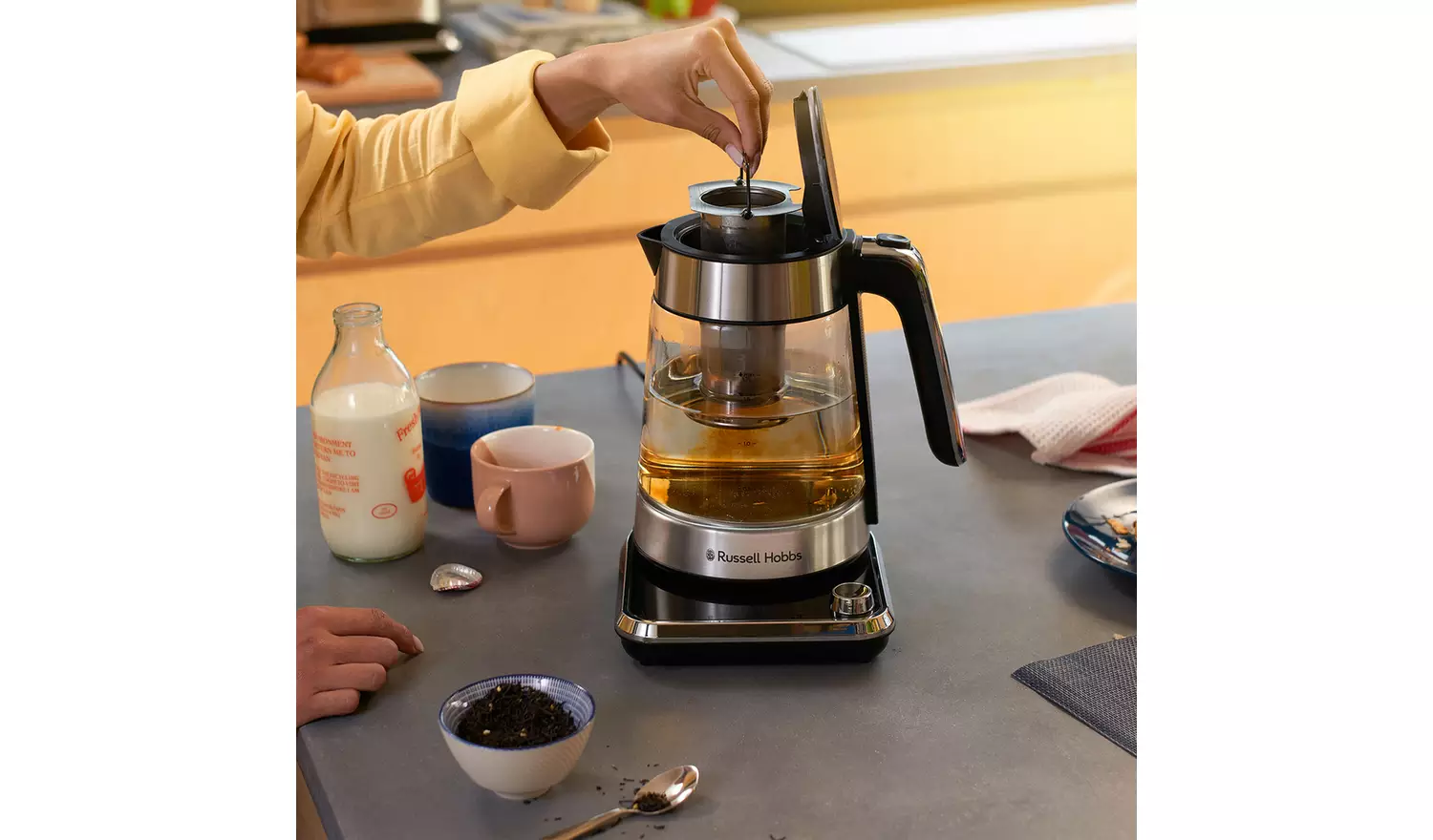 Russell Hobbs Attentiv Clear Kettle 26200