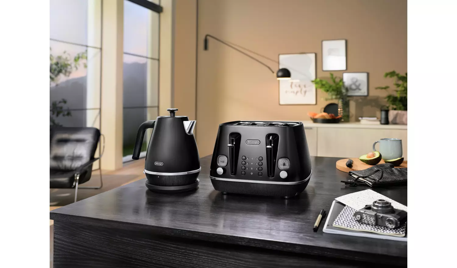 De'Longhi CTIN4003.BK Distinta Moments 4 Slice Toaster-Black