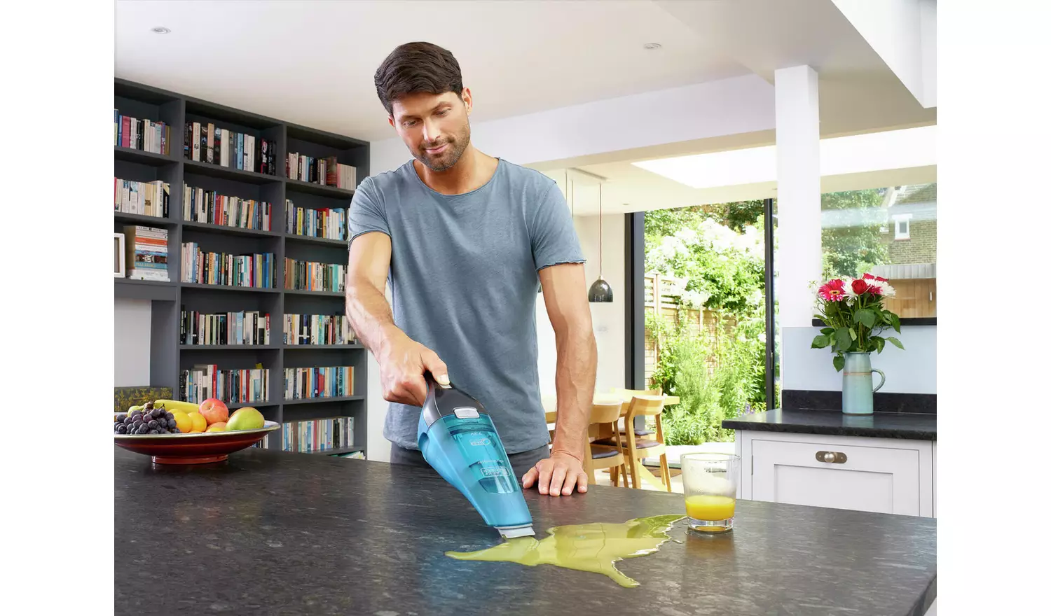 Black+Decker Wet and Dry Cordless Handheld Vacuum Cleaner