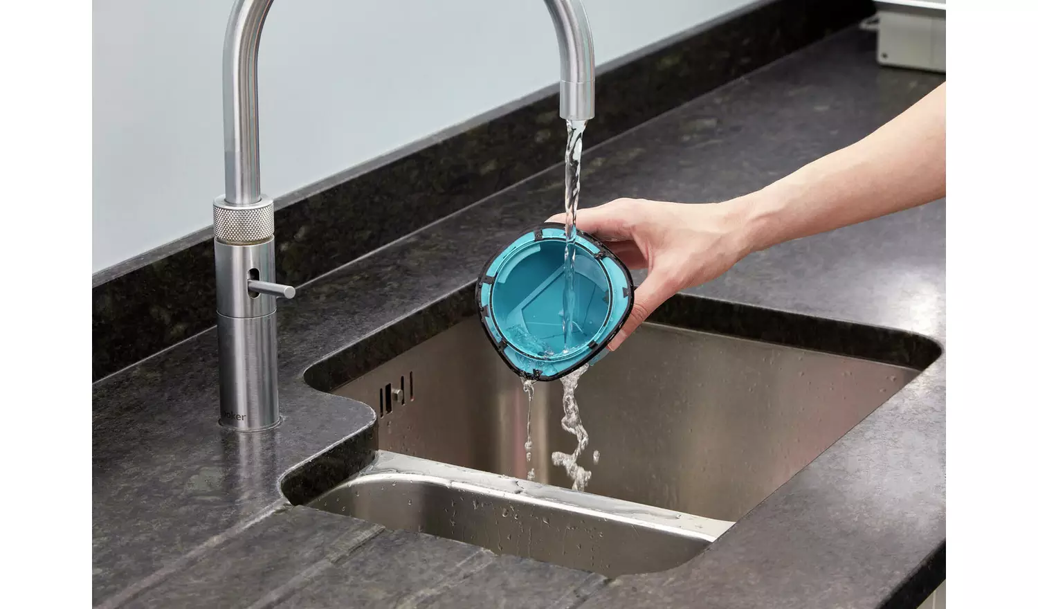 Black+Decker Wet and Dry Cordless Handheld Vacuum Cleaner