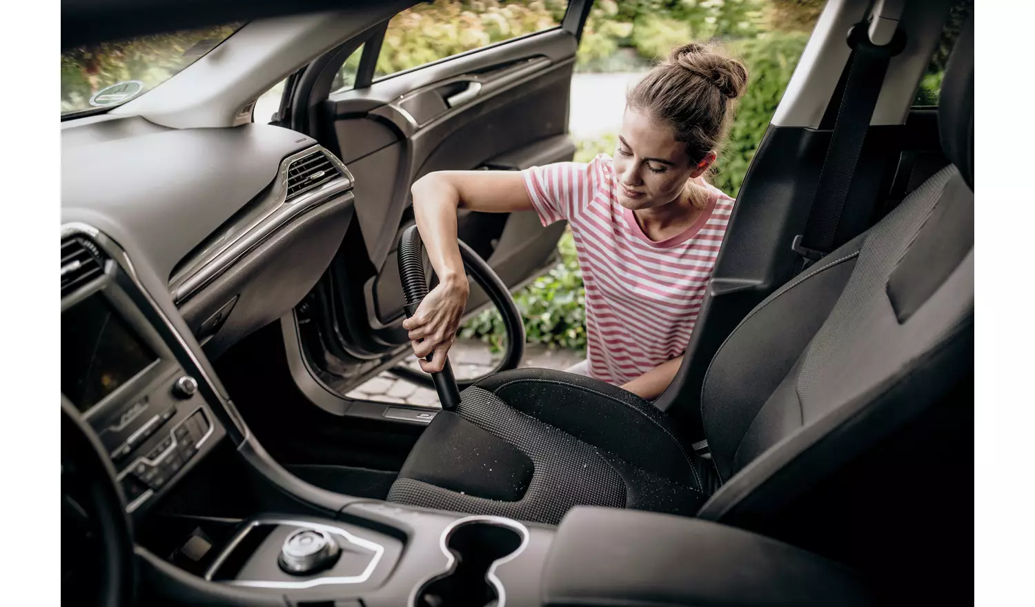 Karcher WD 2 Plus Wet & Dry Vacuum Cleaner