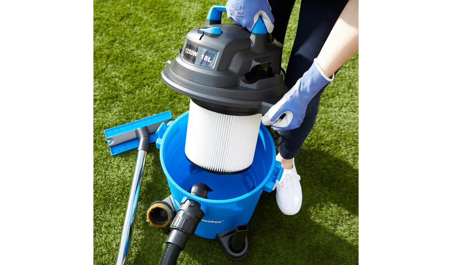 Vacmaster 18L Wet & Dry Vacuum and Artificial Grass Cleaner