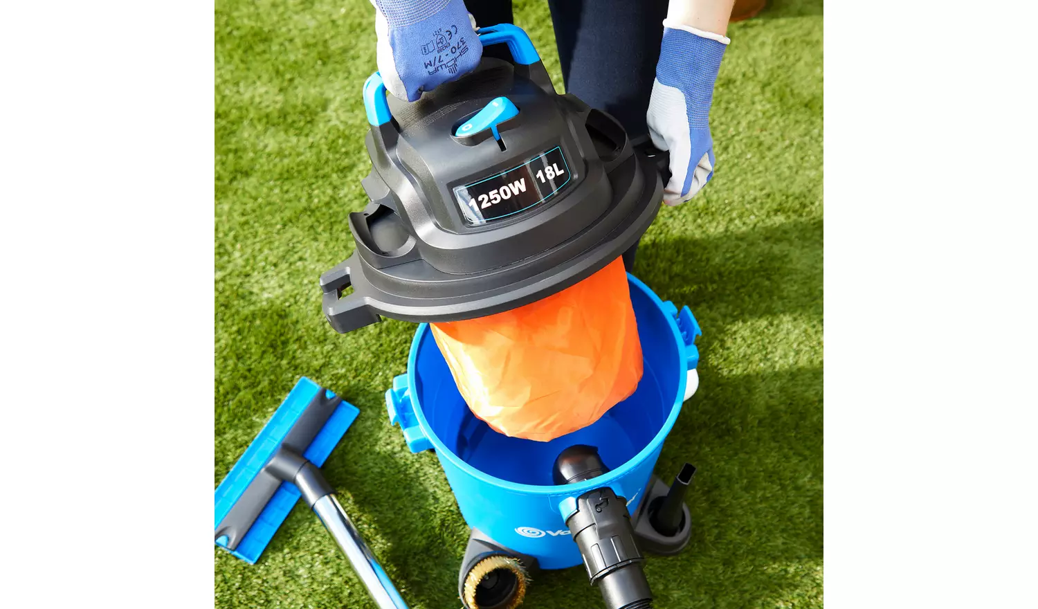 Vacmaster 18L Wet & Dry Vacuum and Artificial Grass Cleaner
