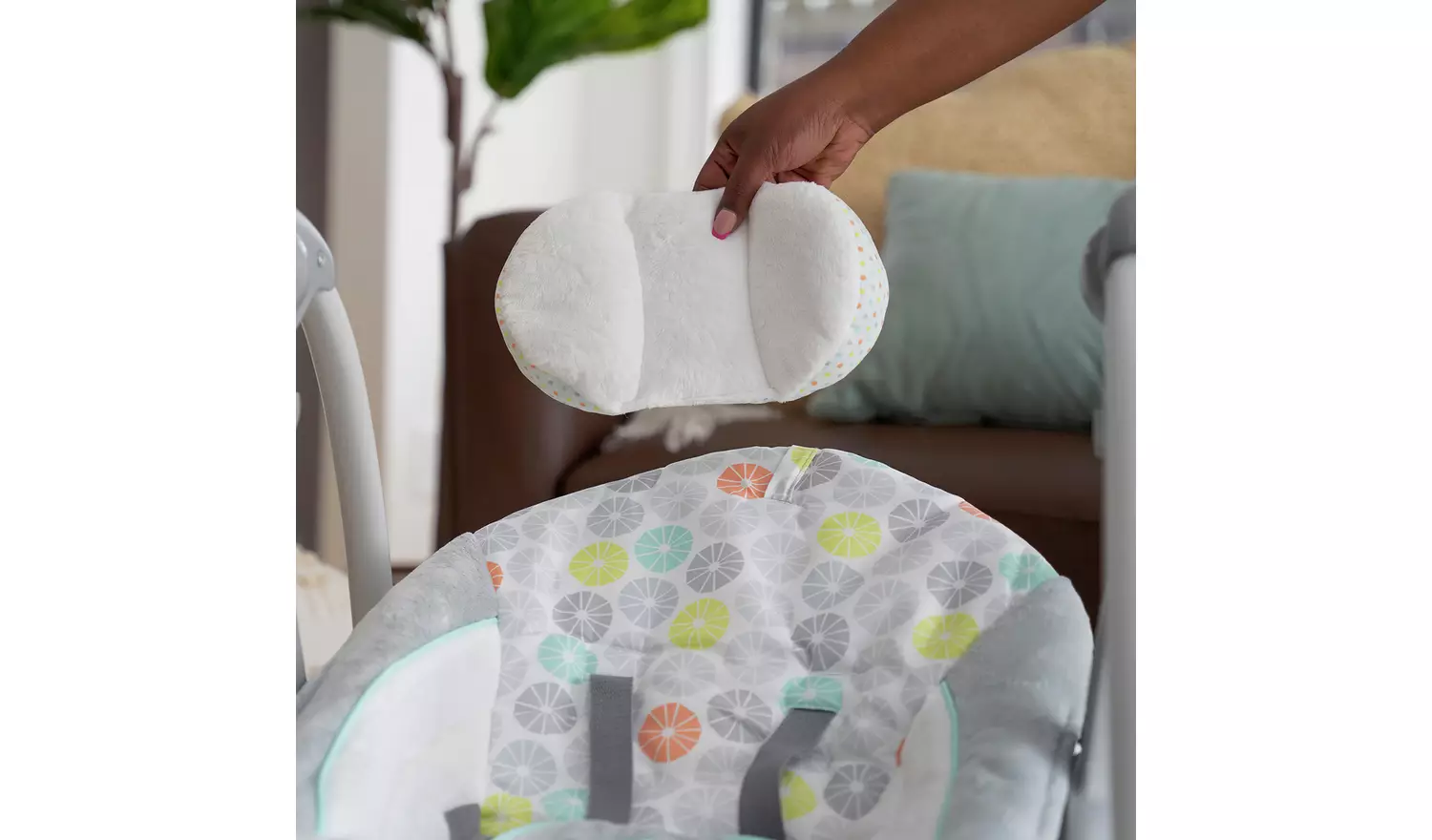 Ingenuity Swing 'n Go Hugs And Hoot Baby Swing