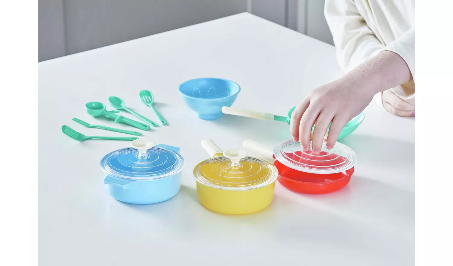 Casdon Toy Pan Set