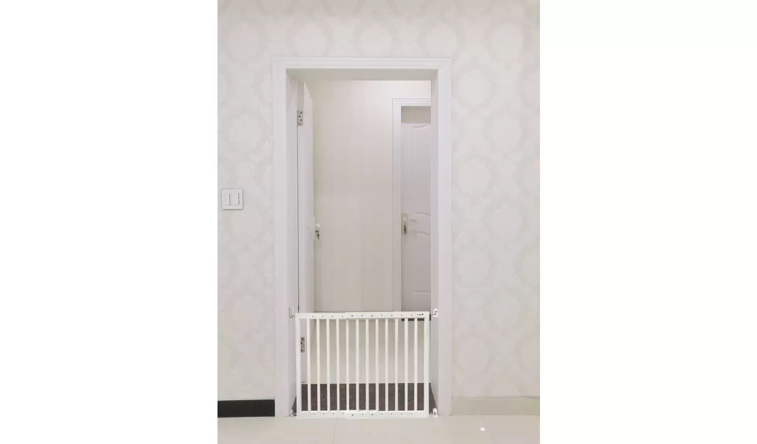 Cuggl White Wooden Safety Gate