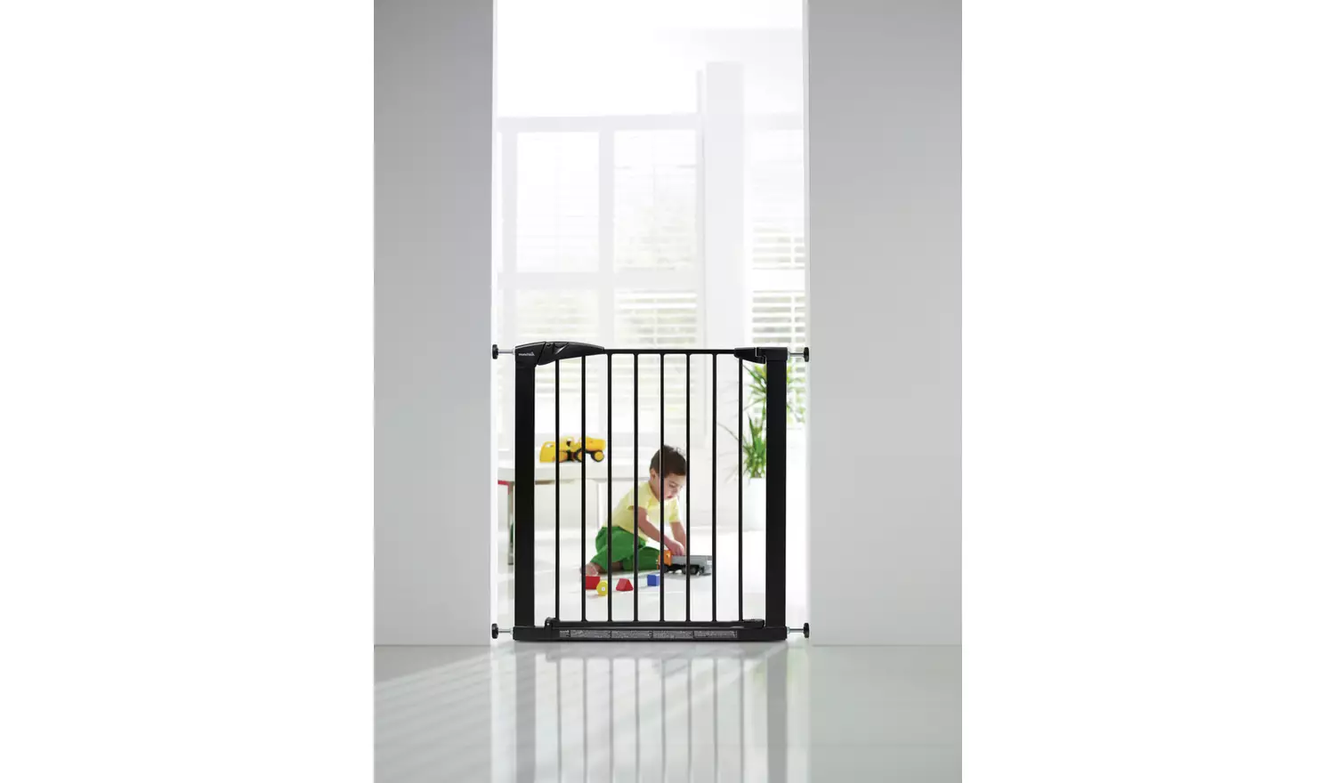Munchkin Lindam Maxi Safety Gate Black