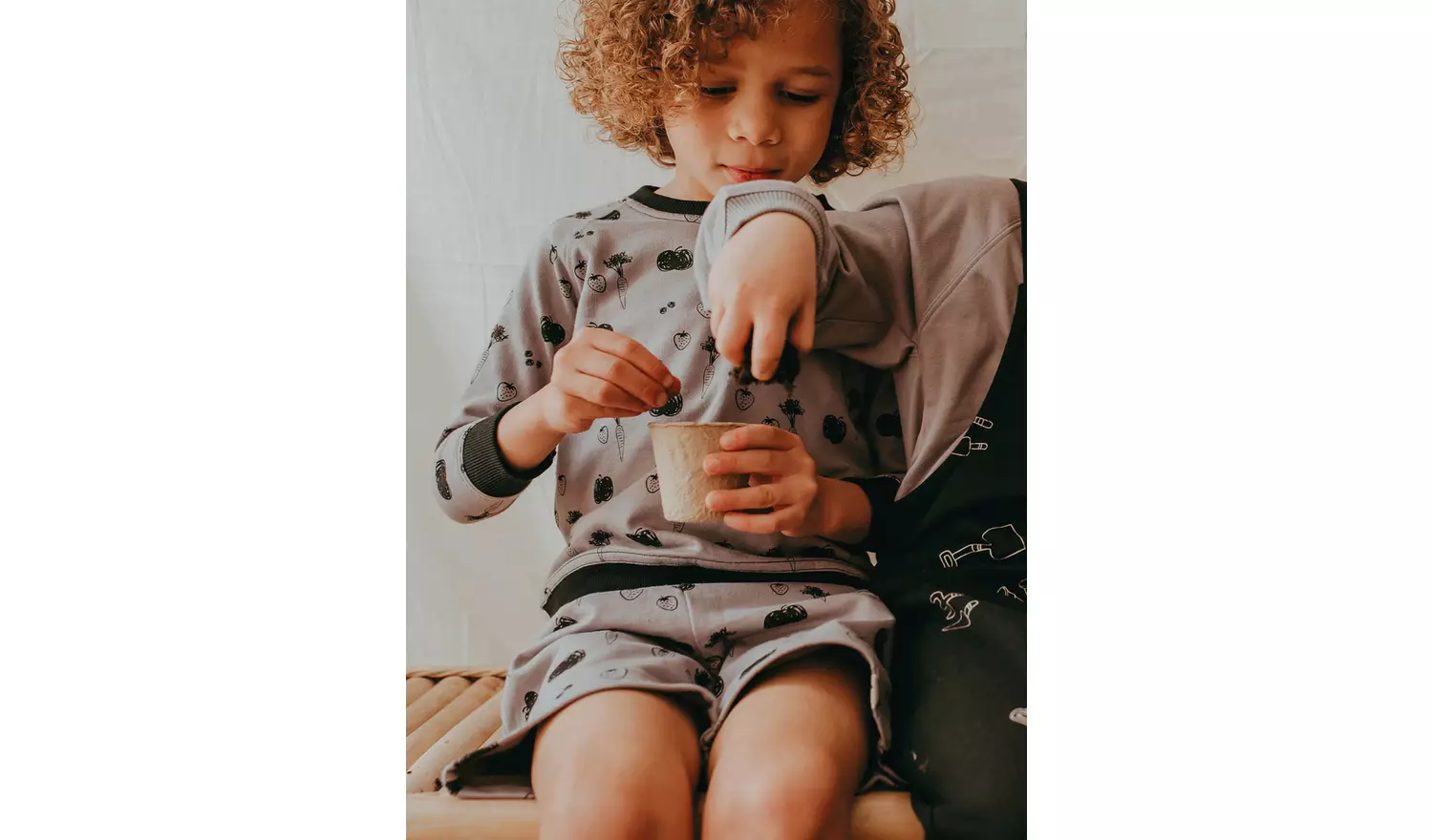 TURTLEDOVE LONDON Fruity Sweatshirt 5-6 Years