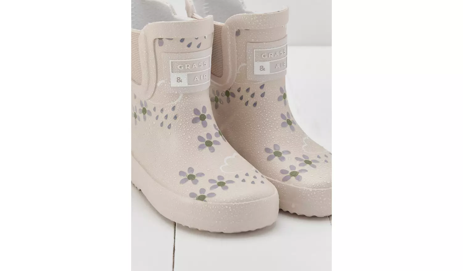 GRASS & AIR Short Flower Welly Boot Pampas Cream 8 Infant
