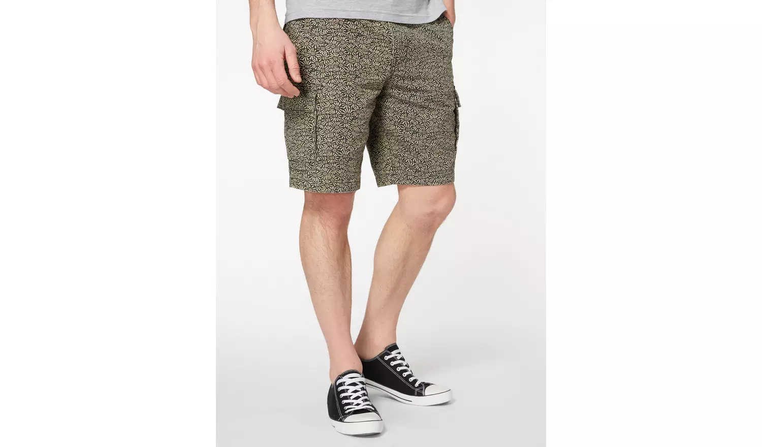 Black Ditsy Print Cargo Shorts - 48