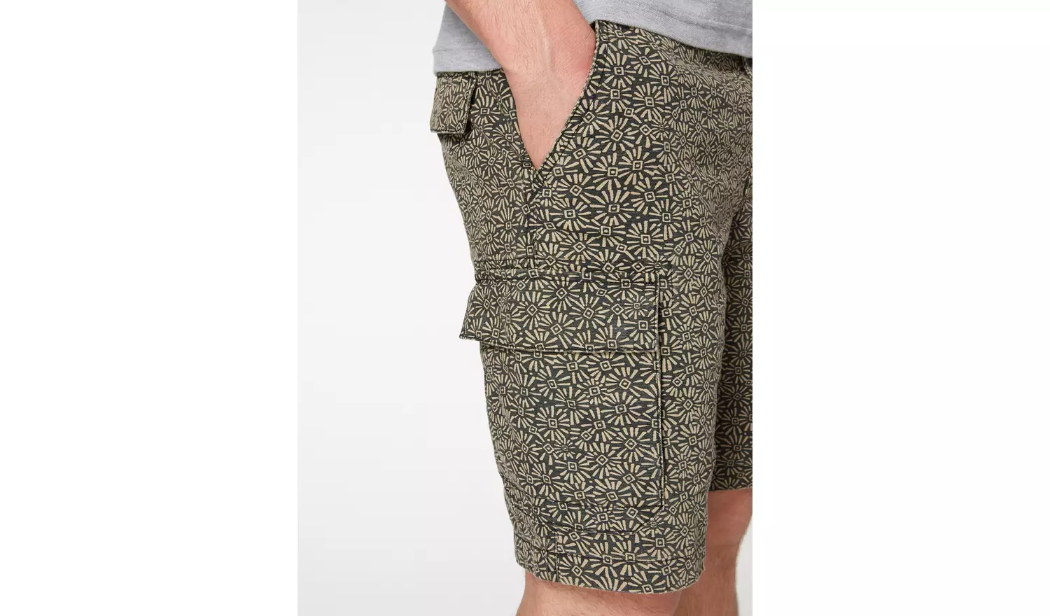 Black Ditsy Print Cargo Shorts - 48