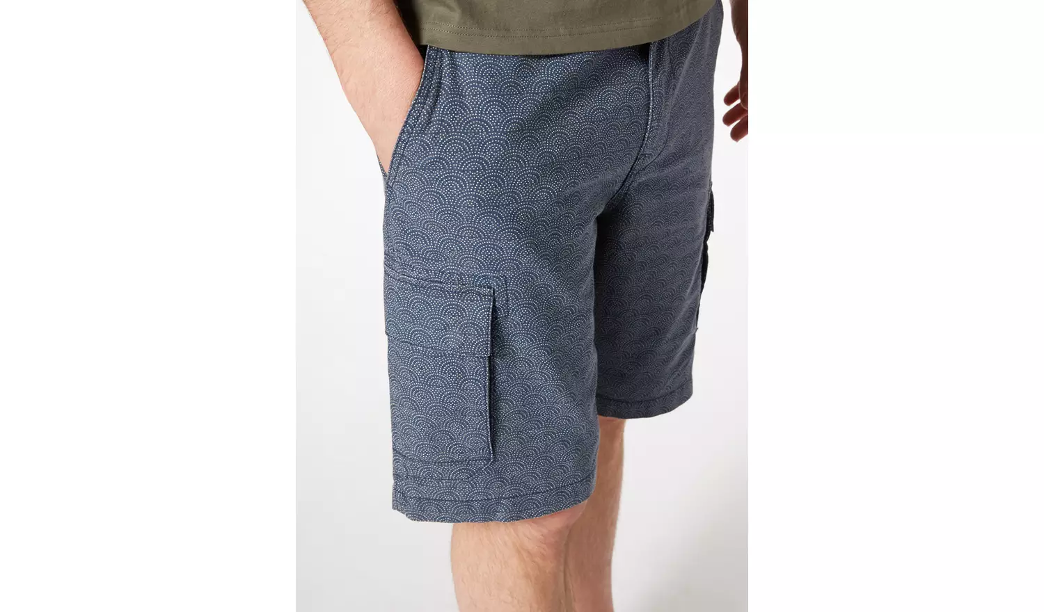 Blue Dot Print Cargo Shorts - 46