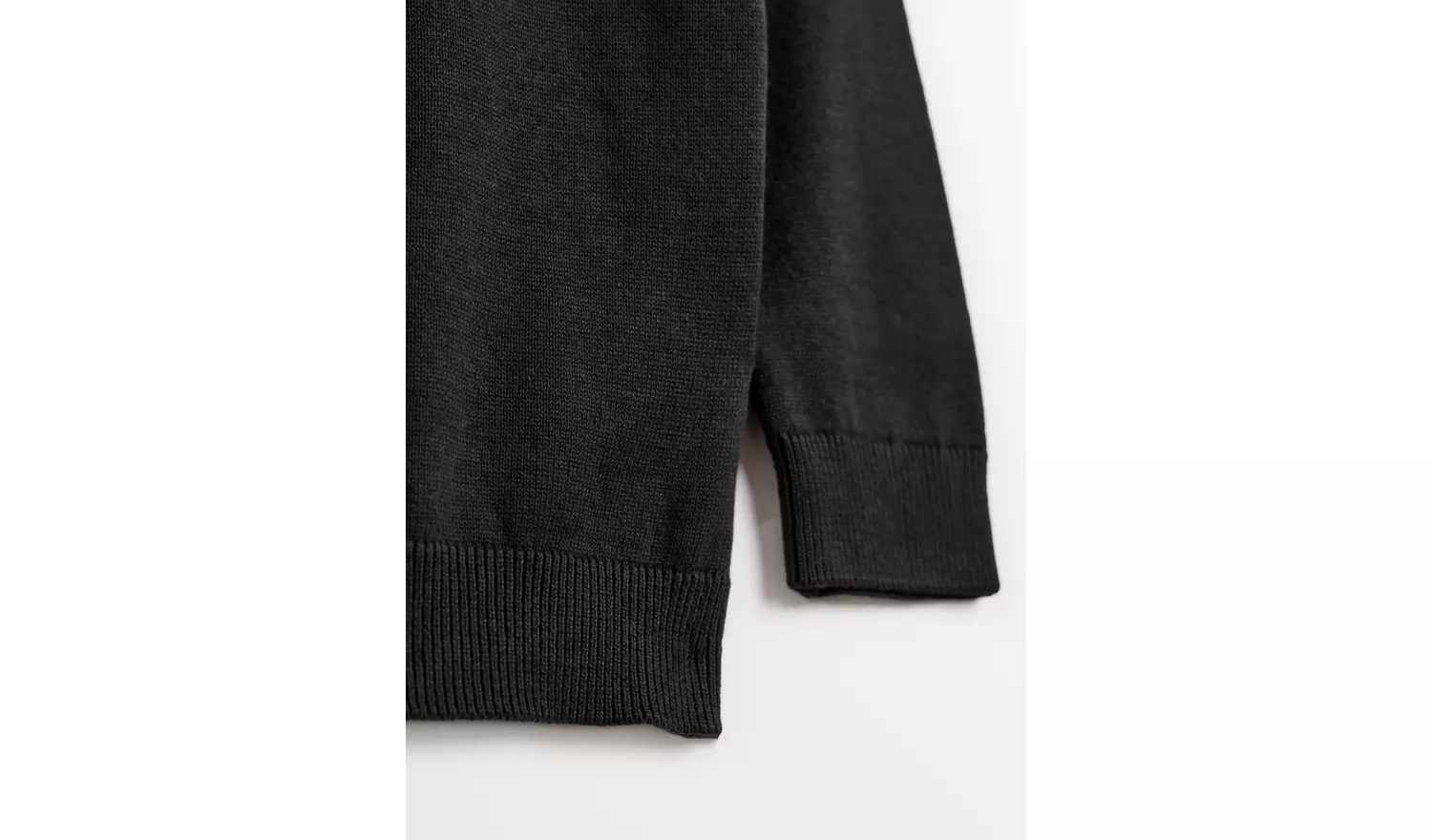 2 Pack Unisex Black V-Neck Jumpers 5 years