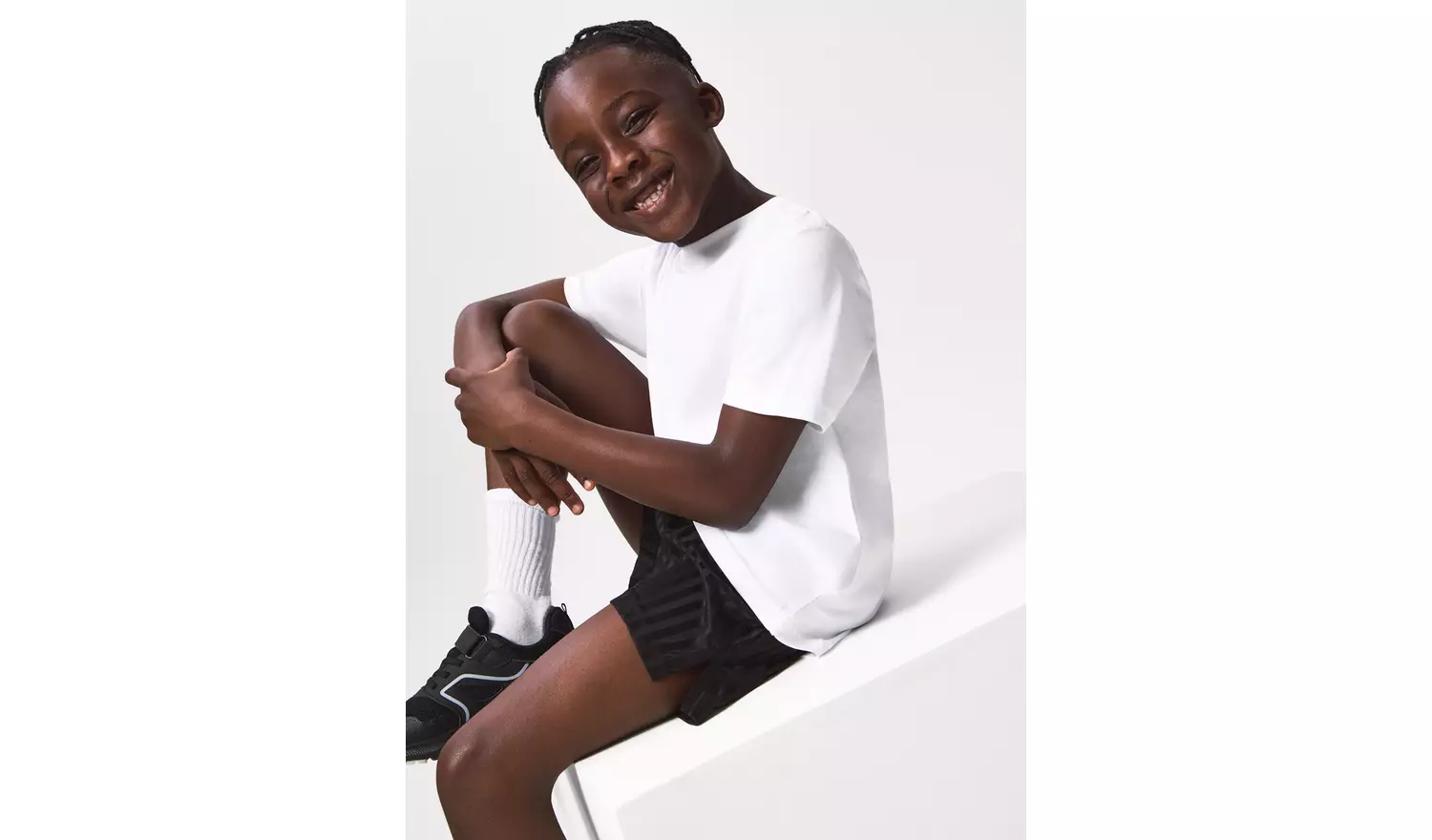 3 Pack Unisex Short Sleeve Crew Neck White Tees8 years