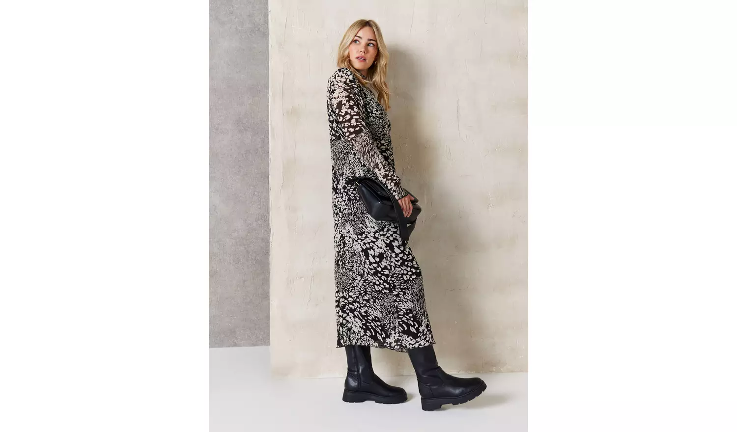 EVERBELLE Animal Printed Plisse Column Midi Dress 10