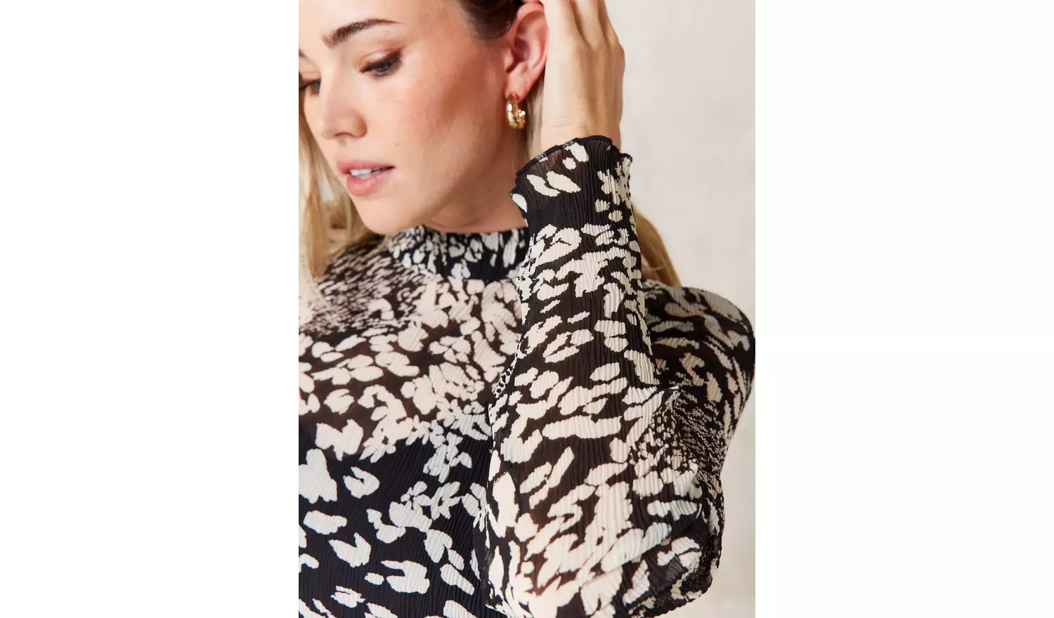 EVERBELLE Animal Printed Plisse Column Midi Dress 8