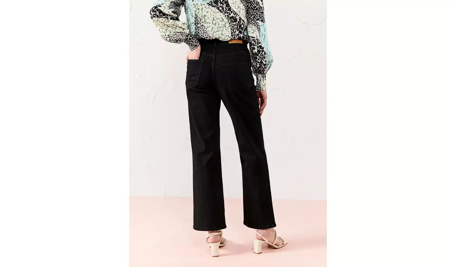 EVERBELLE Black Wash Slim Jeans 18