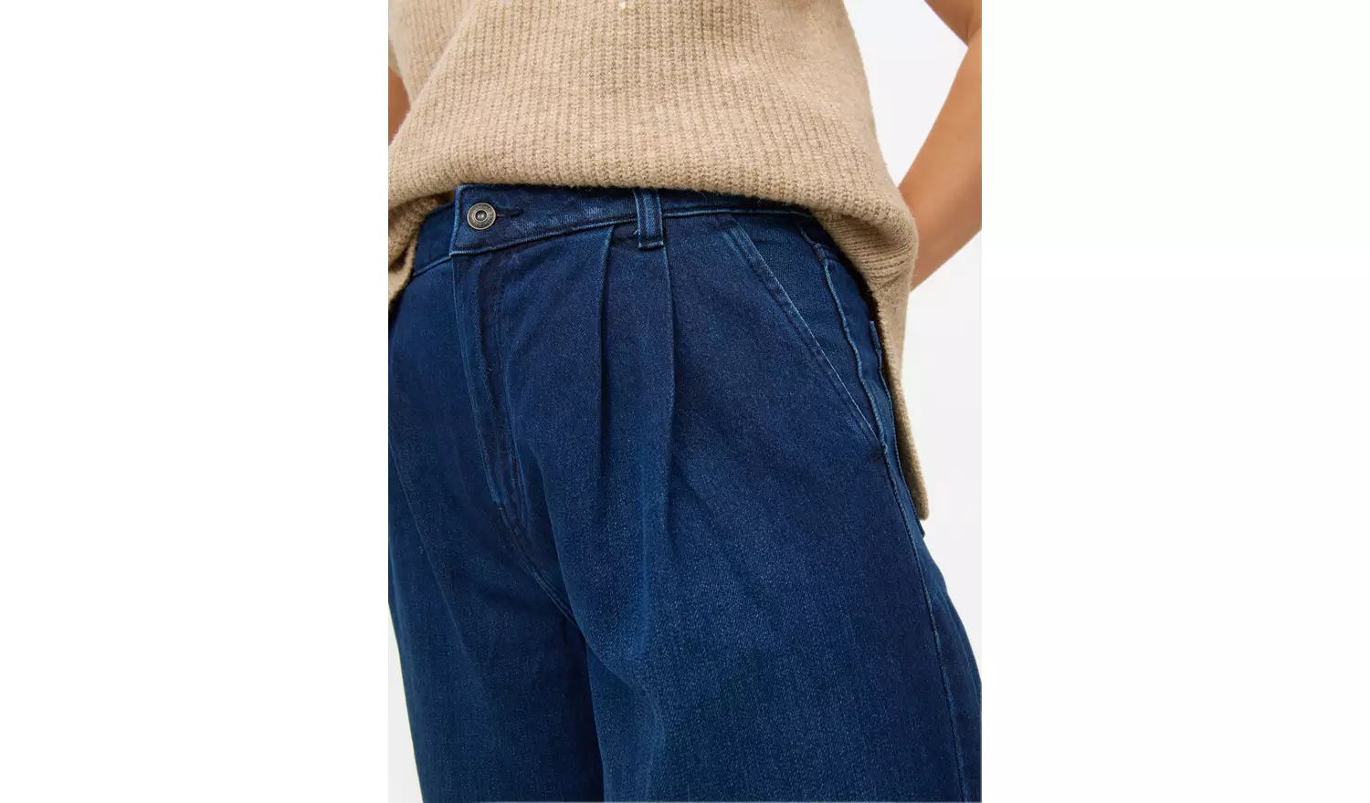 Dark Rinse Pleated Ultra Wide Leg Denim Jeans 8L