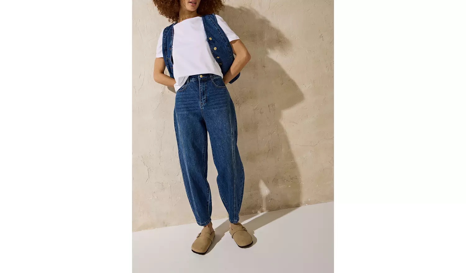 EVERBELLE Mid Washed Denim Barrel Leg Jeans 22