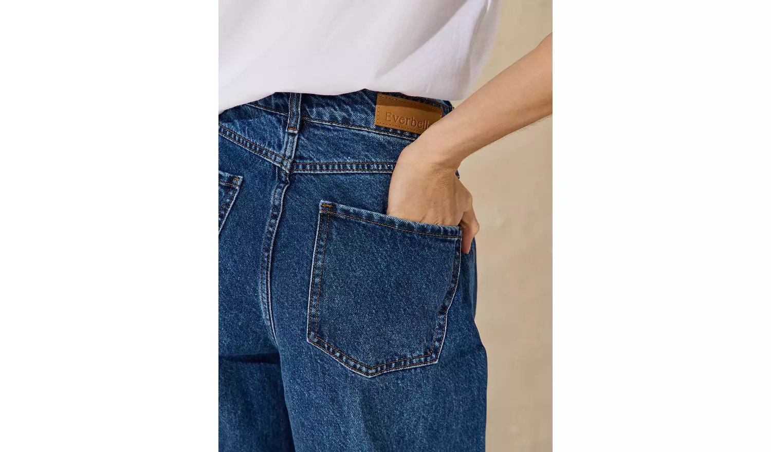 EVERBELLE Mid Washed Denim Barrel Leg Jeans 12