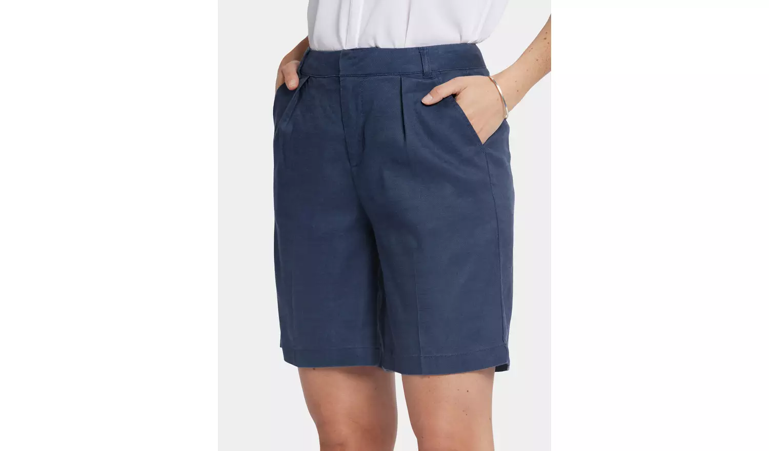 NYDJ Relaxed Shorts In Stretch Linen Navy 6
