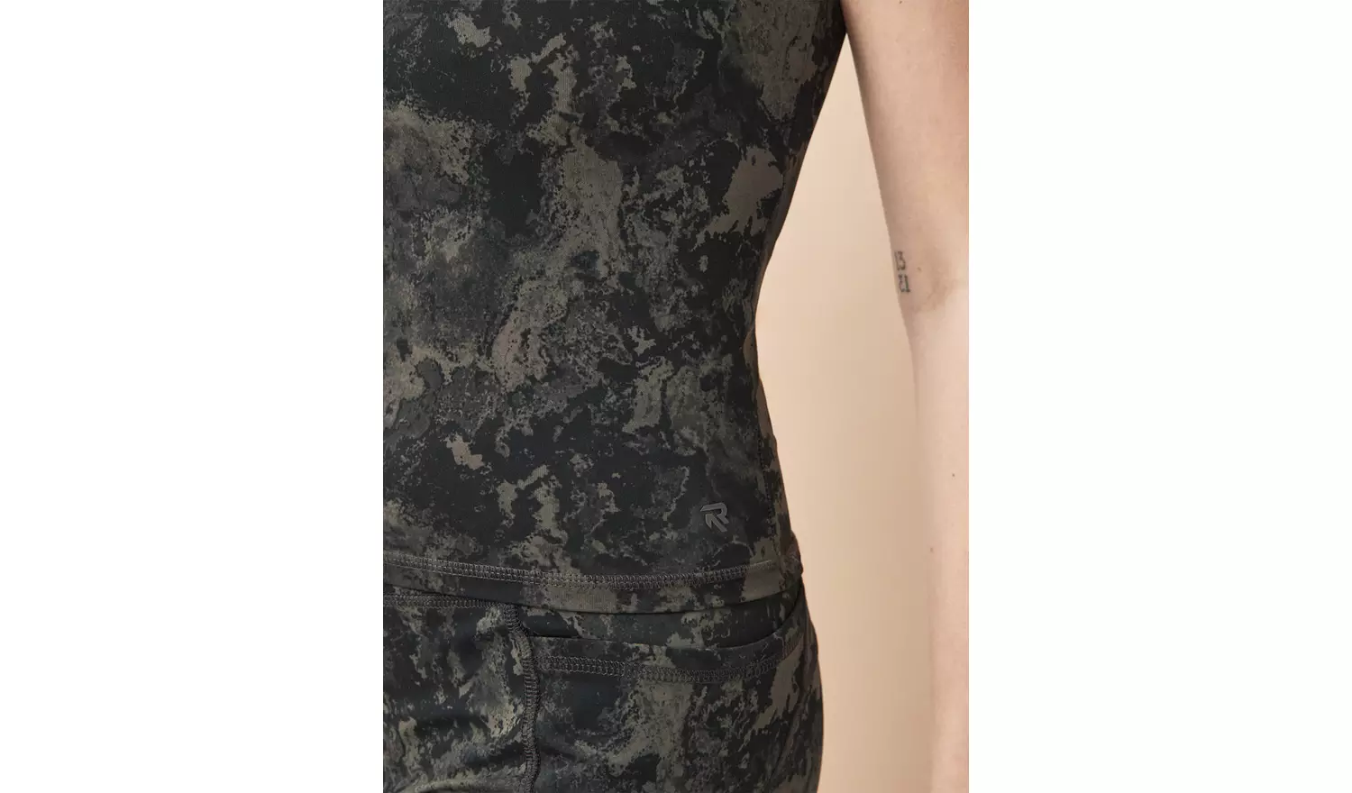 REAKTIV Built In Support Co-ord Vest Camo Print XXL