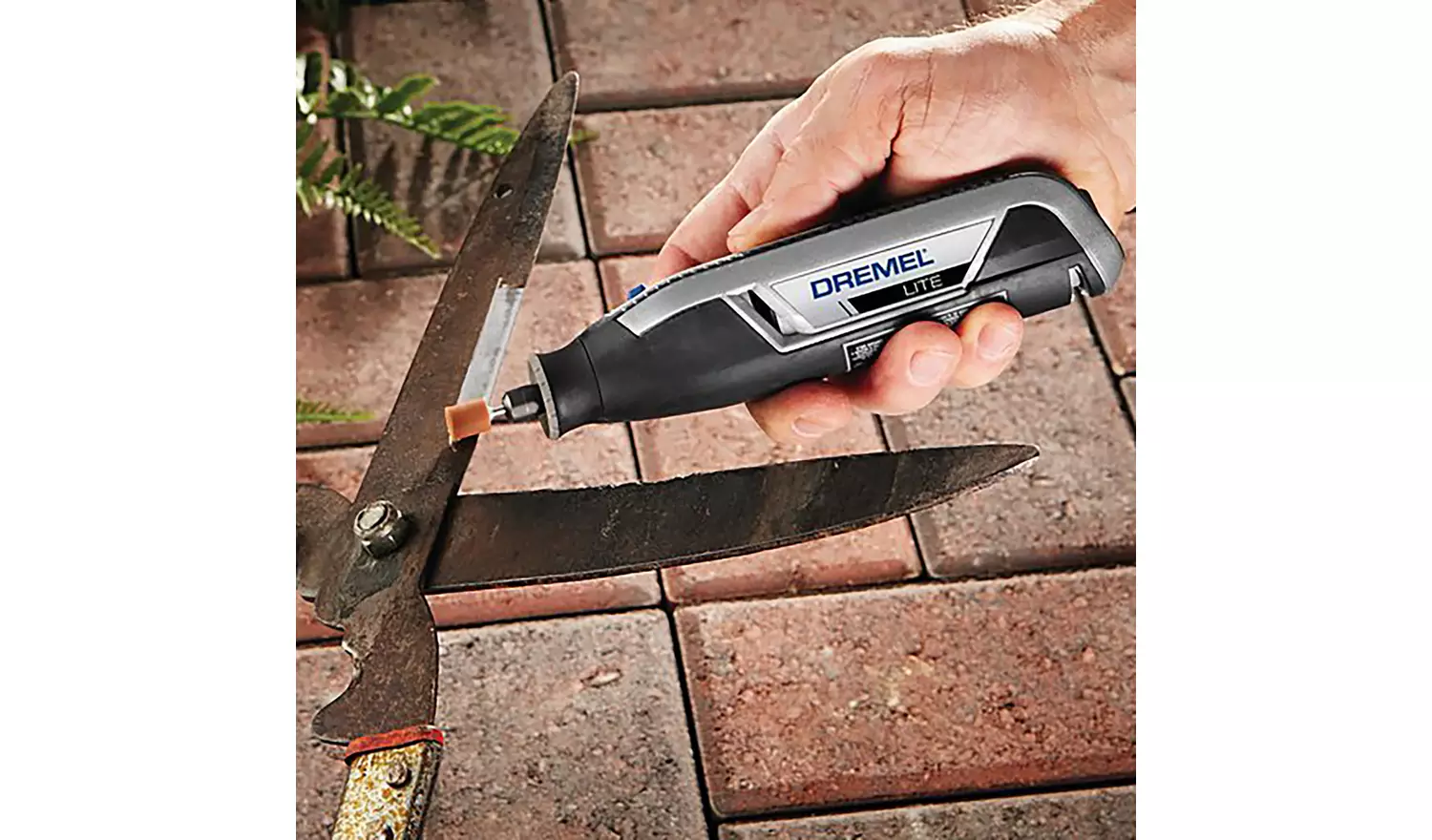 Dremel Lite Cordless 15 Accessories Multi Tool Kit