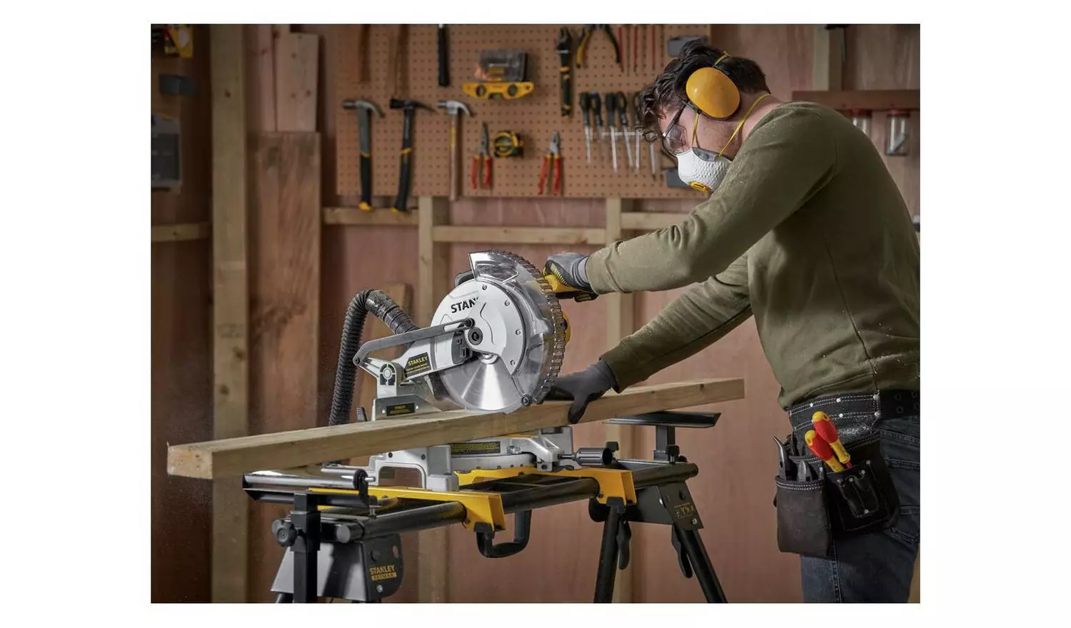 Stanley 1650W 254mm Compound Mitre Saw