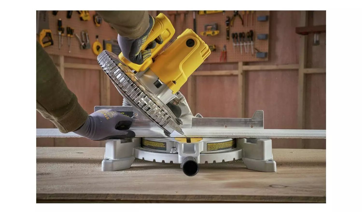 Stanley 1650W 254mm Compound Mitre Saw