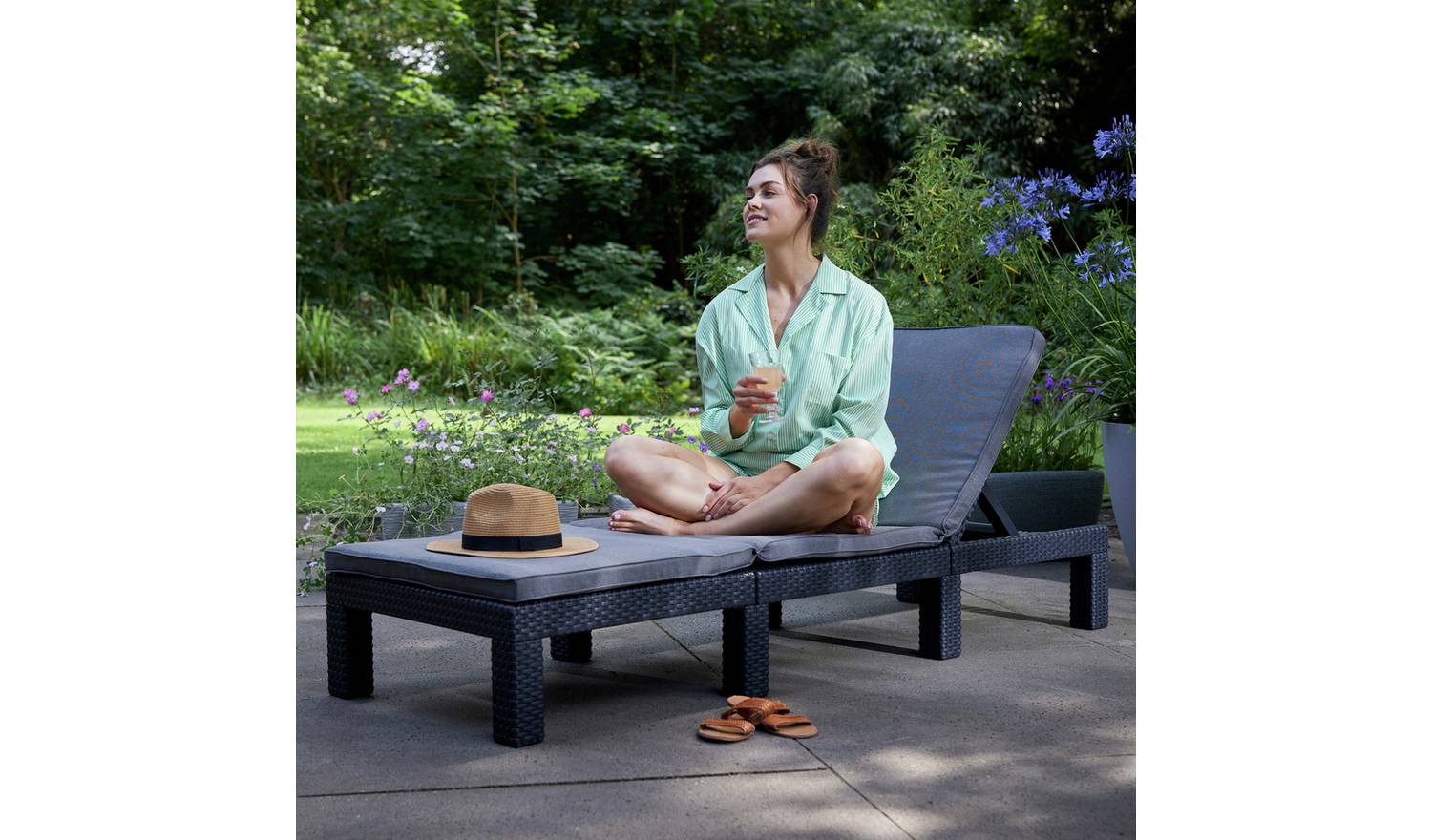 Keter Daytona Rattan Effect Sun Lounger - Graphite