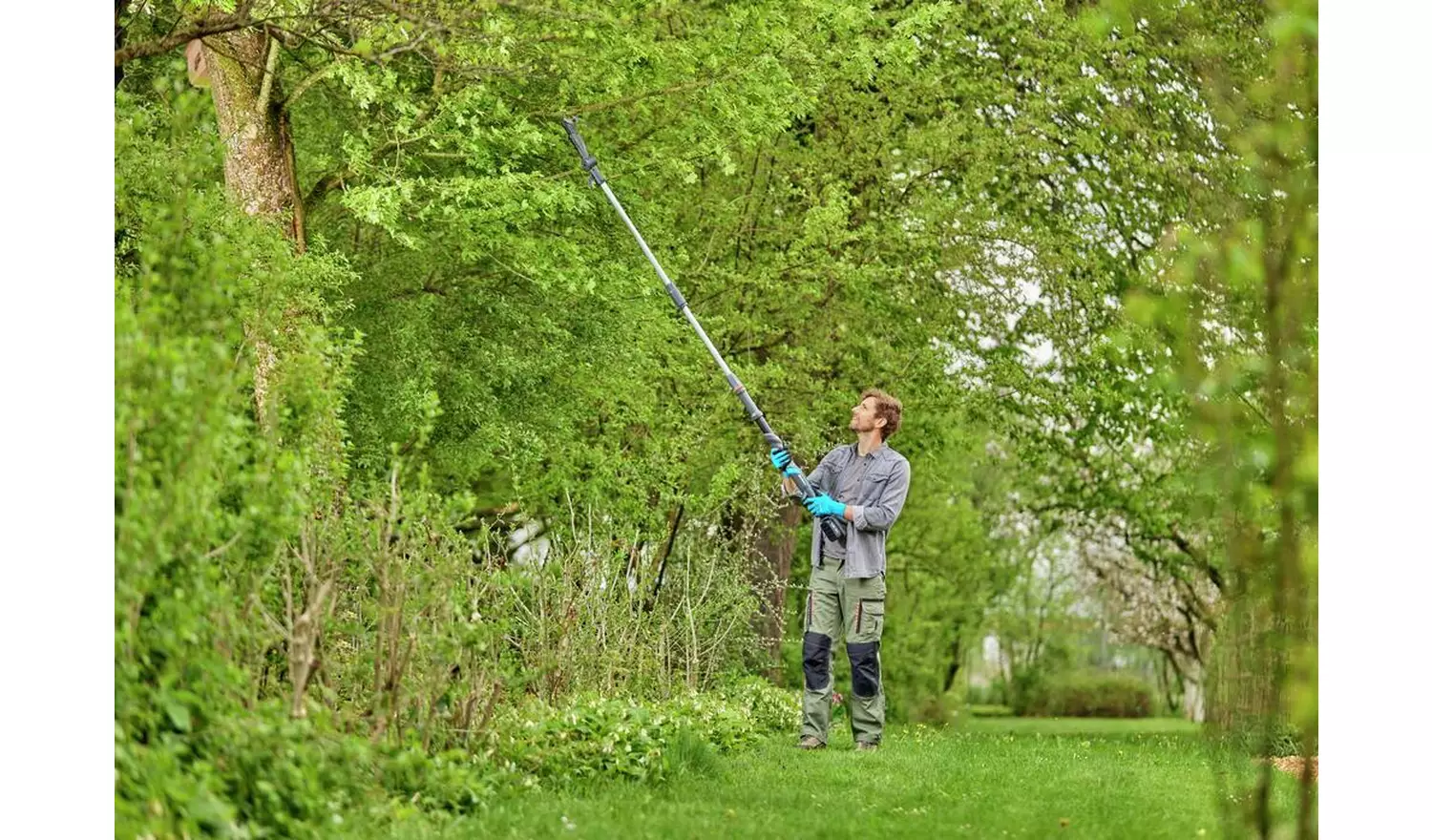 Gardena HighCut 360/18V Telescopic Pruning Lopper