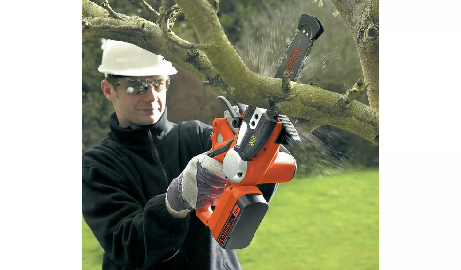 Black + Decker 20cm Cordless Chainsaw - 18V