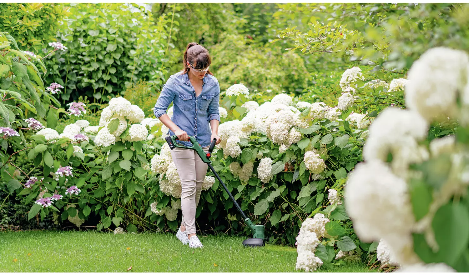 Bosch 32cm Cordless Rotary Lawnmower and Grass Trimmer - 18V