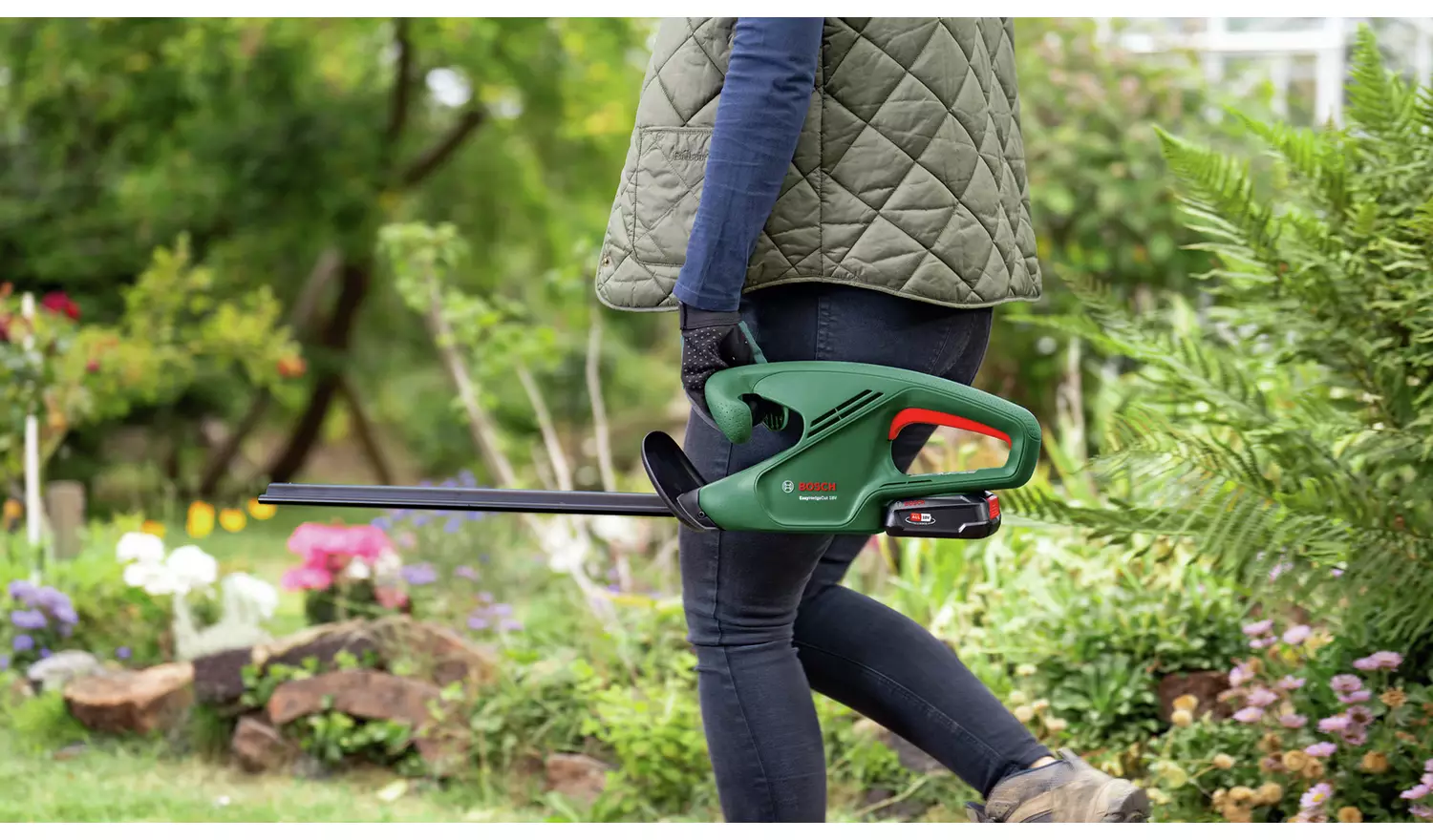 Bosch 44cm Cordless Hedge Trimmer - 18V