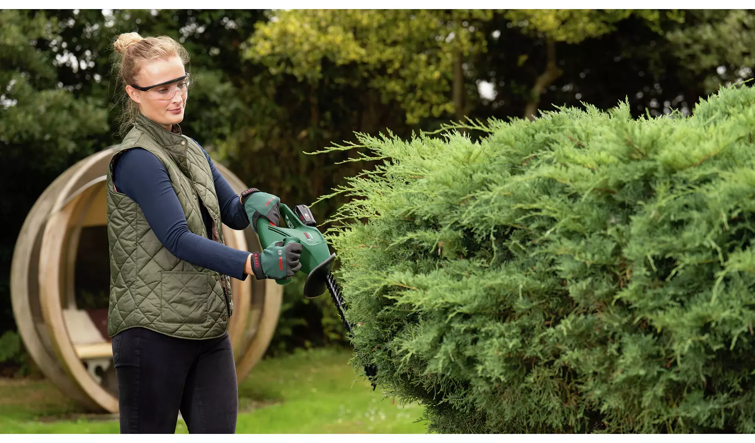 Bosch 44cm Cordless Hedge Trimmer - 18V