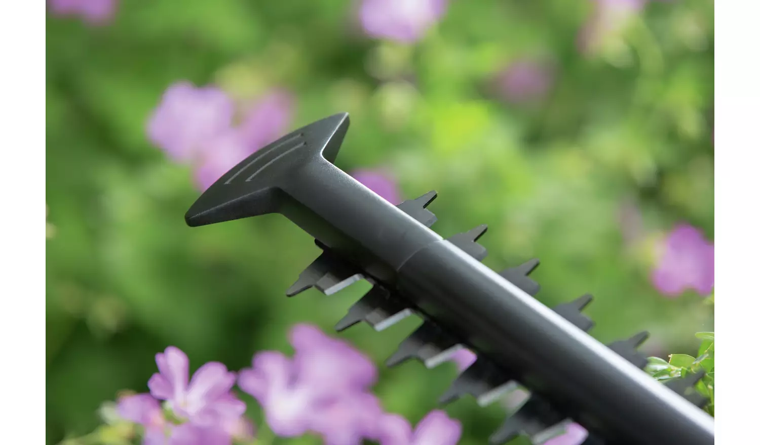 Bosch 55cm Corded Hedge Trimmer - 450W