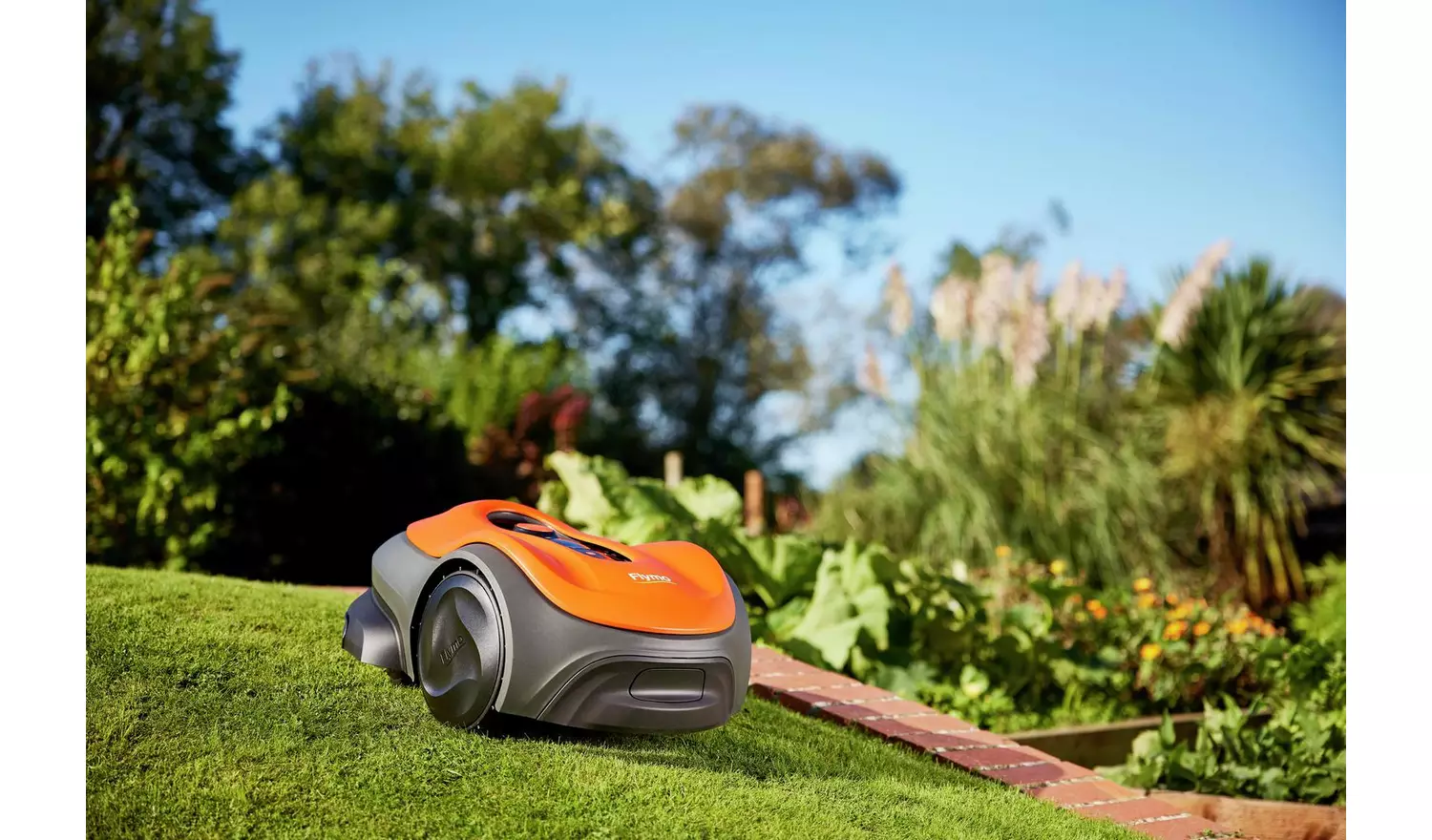 Flymo UltraLife 1500 Cordless Robotic Lawnmower - 18V