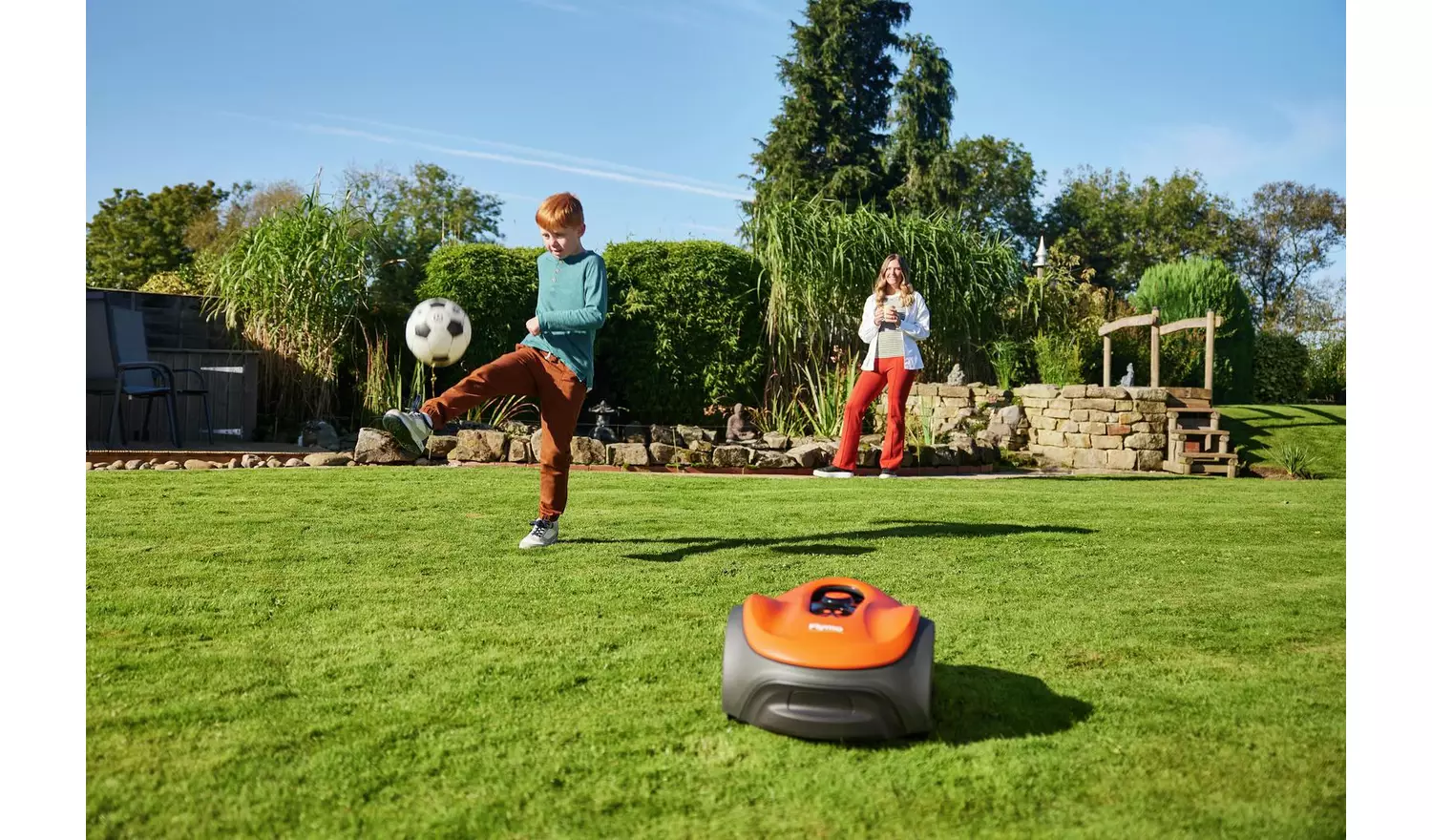 Flymo UltraLife 1500 Cordless Robotic Lawnmower - 18V