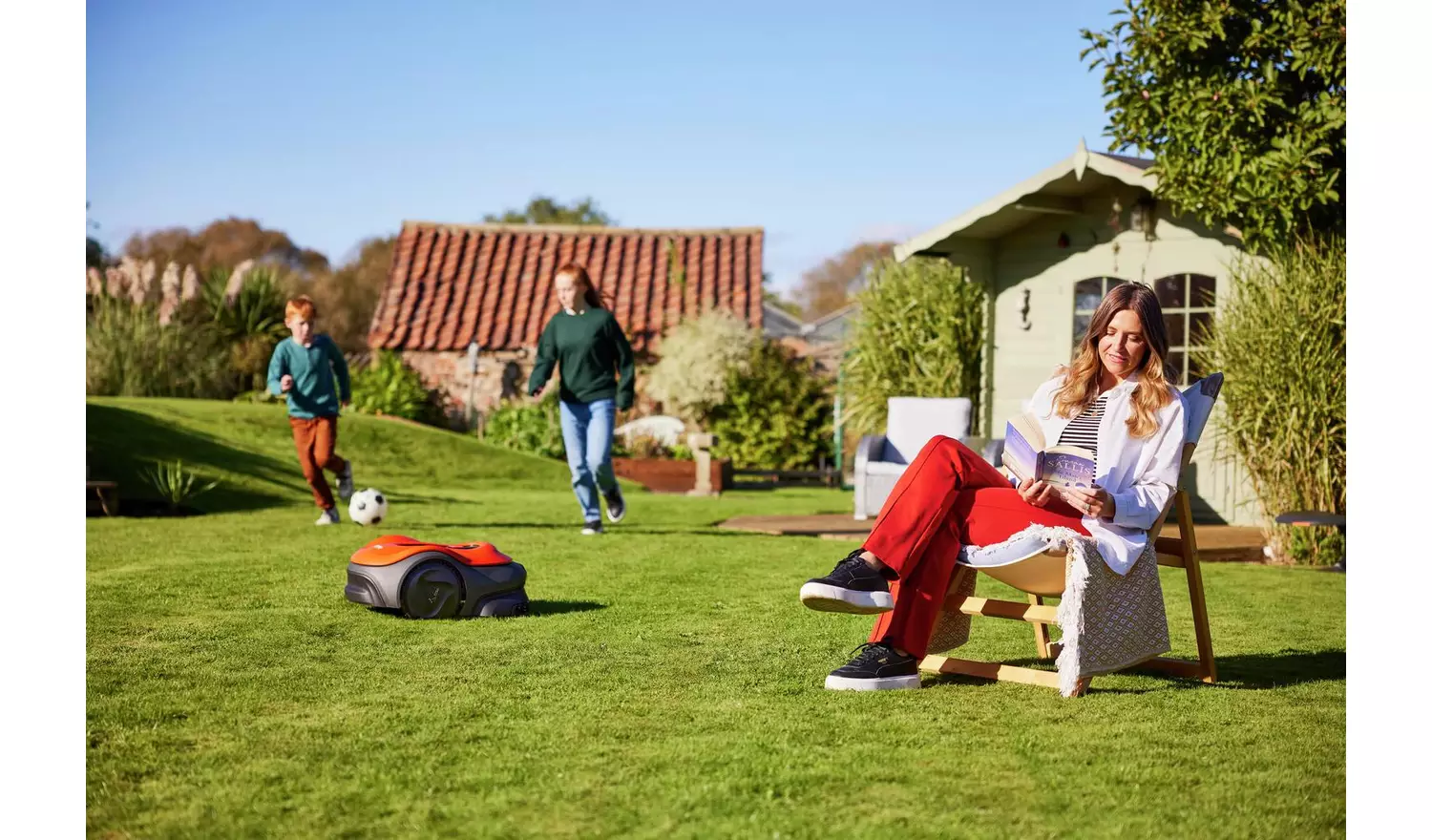 Flymo UltraLife 1500 Cordless Robotic Lawnmower - 18V