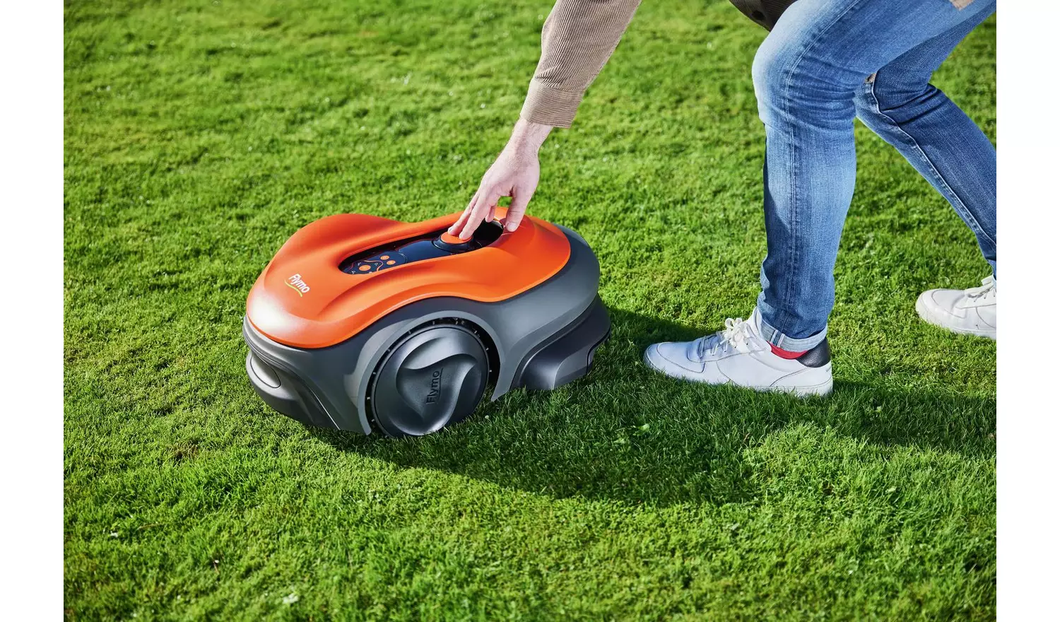 Flymo UltraLife 1500 Cordless Robotic Lawnmower - 18V