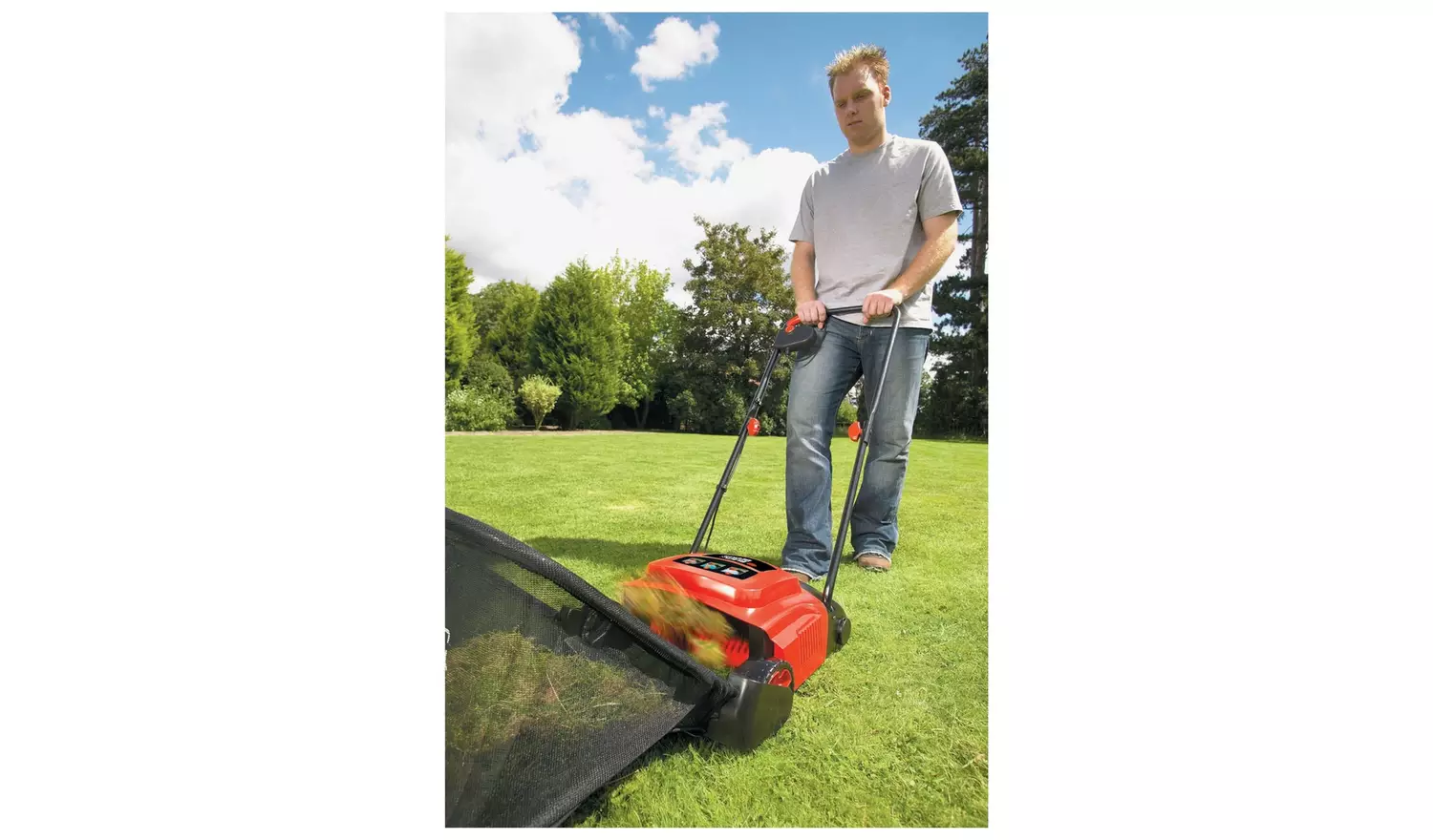 Black + Decker GD300 Electric Lawnraker - 600W