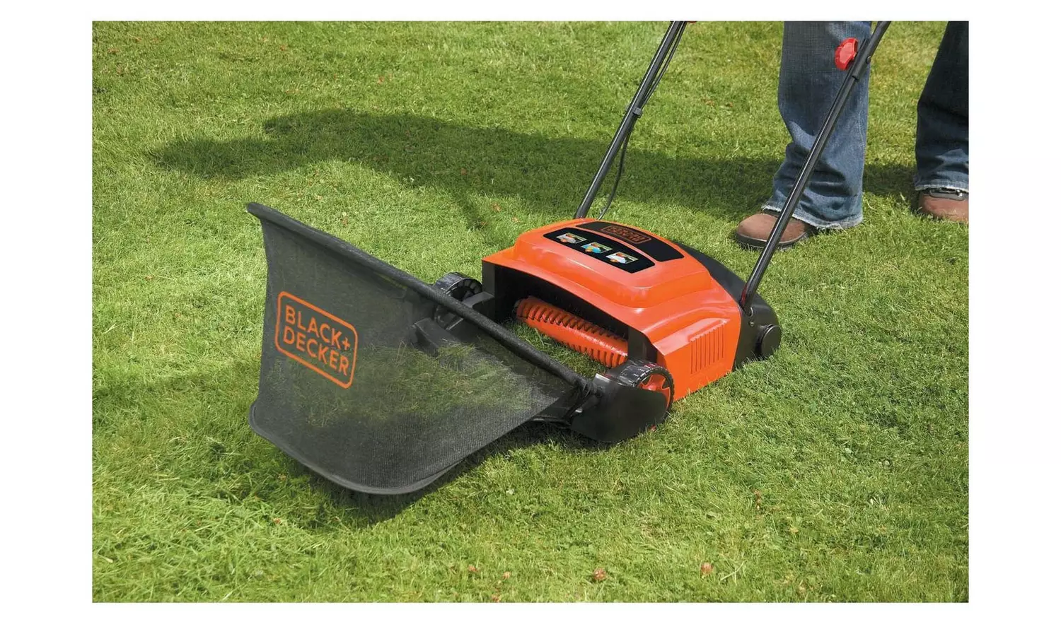 Black + Decker GD300 Electric Lawnraker - 600W