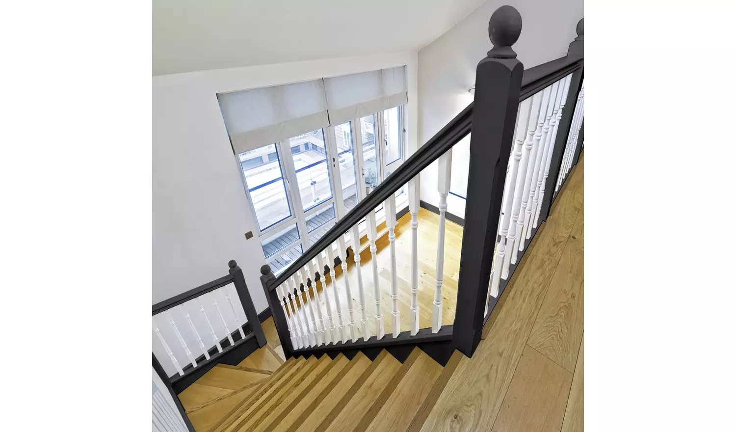 Johnstone's Quick Dry Gloss Paint 750ML - Black