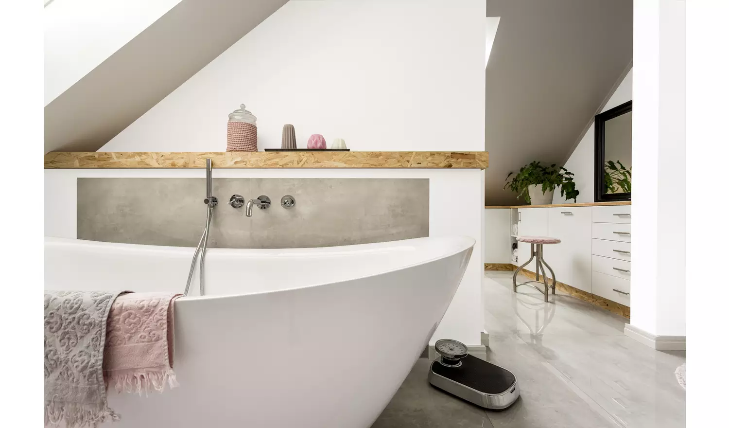 Johnstone's Bathroom Paint 2.5L - Pure Brilliant White