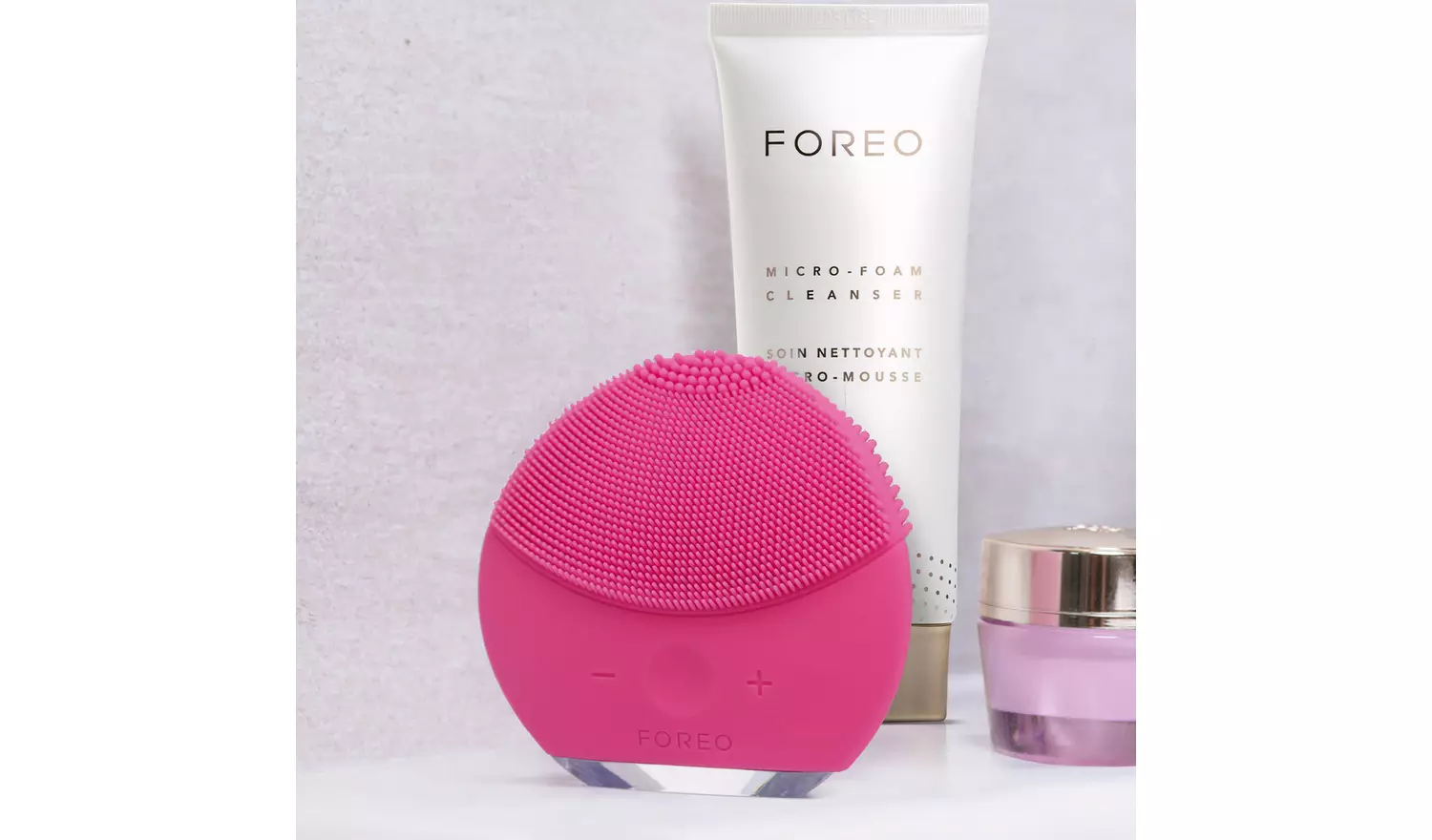 Foreo Luna Mini 2 Facial Cleanser - Fuchsia