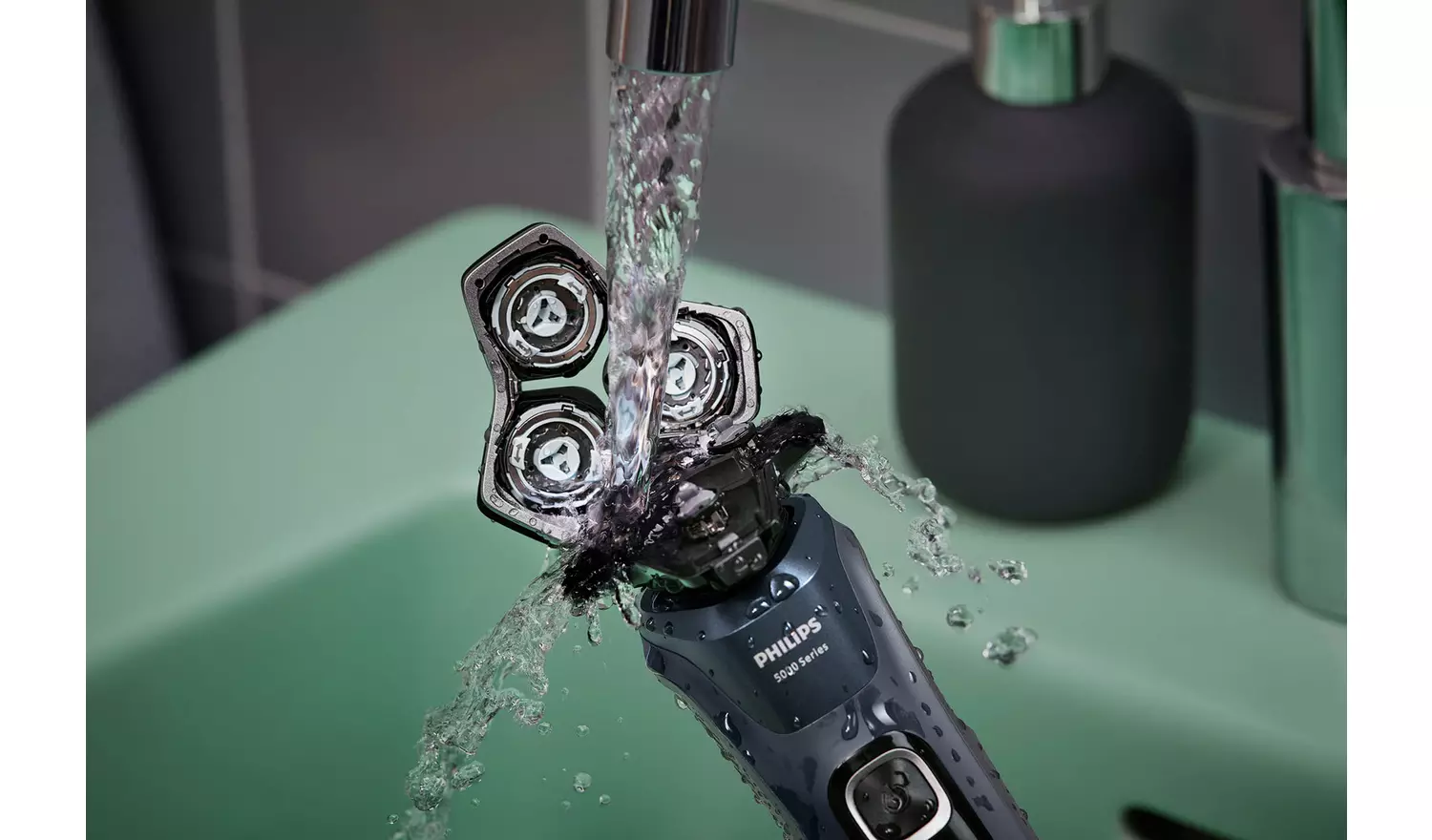 Philips Series 5000 Wet and Dry Electric Shaver S5885/35
