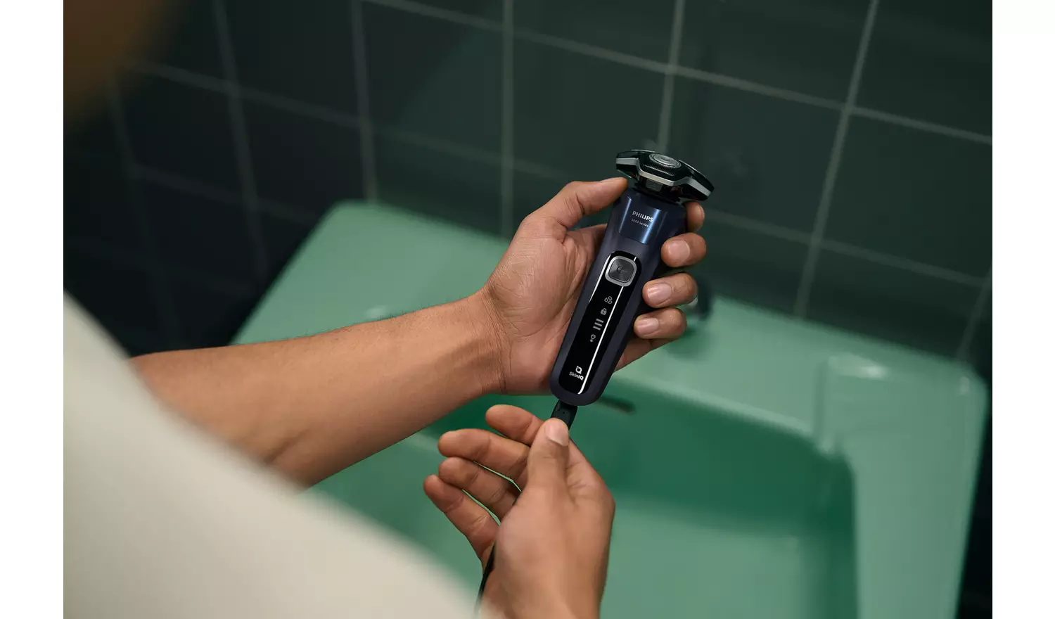 Philips Series 5000 Wet and Dry Electric Shaver S5885/35